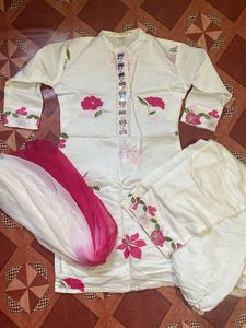 Elegant Floral Embroidered Kurta Set