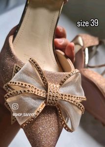 Size 39, Imported Bowed Heels