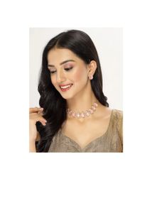 I’m selling a jewellery set … that is pink shade