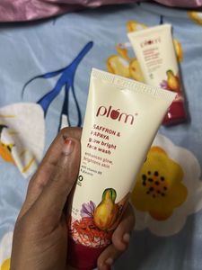 Plum Saffron &amp; Papaya Face Wash
