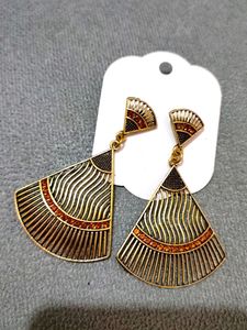 Unique Design Earrings Very Light Weight