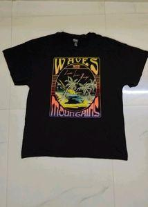 Beautiful T-shirt size xxl 44 used once too big fo