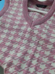 Women Printed Crop Sweater Vest