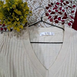 Ribbed V-Neck Knitted Top