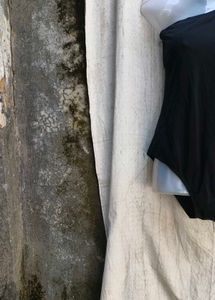 Stylish One-Shoulder Swimsuit