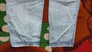Fashionable Stretchable Jeans For Girls...