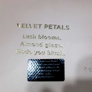 Victoria&#39;s Secret Velvet Petals Set