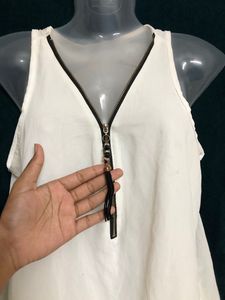 Zuiki White Sleeveless Stylish Top