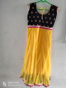 Yellow 🟡 Net Soft Gawn With Lace And Velvet