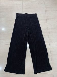 Chic Plisse Flow: Your Day-to-Night Muse 🖤✨