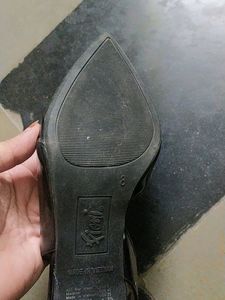 Price Drop Fiomi High Heels Shoe Cun Sandal