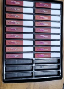 Huda Pick Red Liquid Lipstick Pack Of 18 Piece