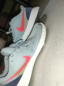 Nike Revolution 5 Sneakers