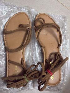 Dreesberry Toe-Loop Sandals
