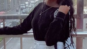 Comfy Black Sweatshirt