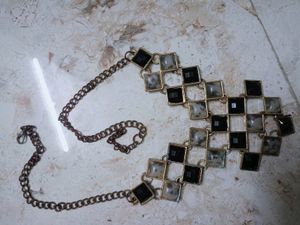 Stylish Necklace With Square Beads