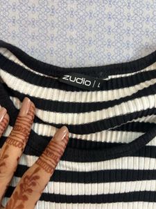Zudio Black &amp; White Ribbed Tshirt