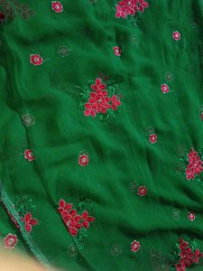 Green 💚 Colour Rose 🌹 Design Unstitched Suit.