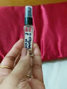 Crystal Noir- Versace-8ml used about 1ml.