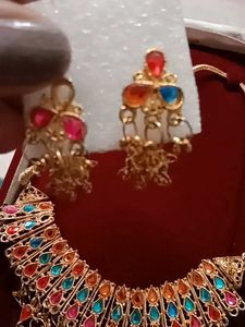 Golden Multistone Necklace With Earrings.