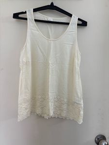 GAP EMBROIDERED HEM TANK TOP