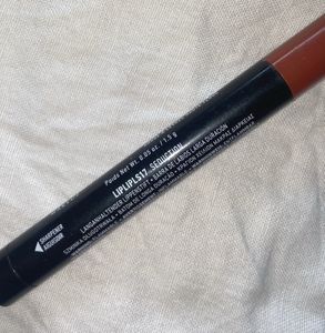 NYX Lingerie Push-Up Lipstick