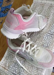 Cute Pink & White Sneakers – Size 6 | Great Condit
