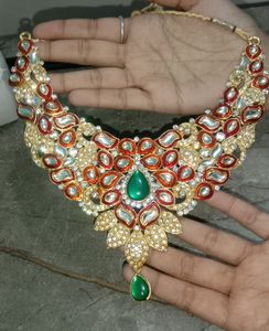Delicate And Classic Neck Set Piece.