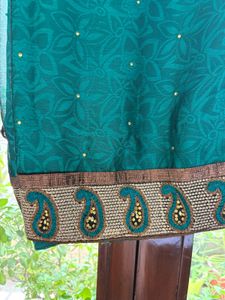 Emerald Grace – Subtle Elegance with Paisley Charm