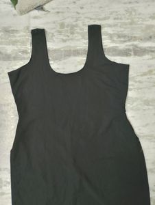 Plain Black Sleeveless Kurti.