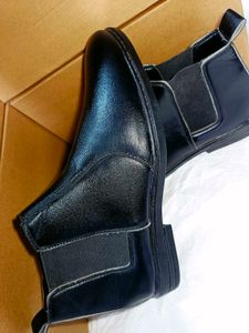 Stylish Black Leather Chelsea Boots