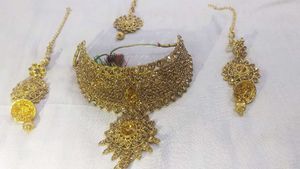 2 Jewellery Sets