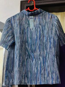 Abstract Blue Green Wavy Stripe Collared Shirt