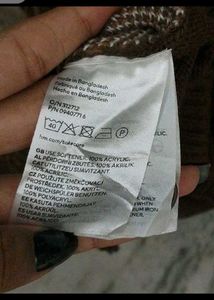 H&amp;M Brown Argyle Crop Cardigan.