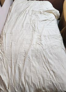 Single Heavy White Quilt With Cover
