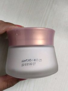 Pond&#39;s Bright Beauty Cream