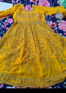 Gorgeous Yellow 💛 🟡 Shuit