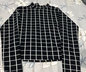 Grid Pattern Long Sleeve Top