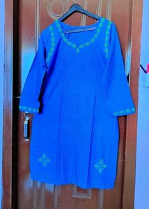 Shuttle Flowers Embroidery Kurti
