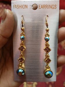 brand new ..beautiful holographic stone long earing..can go with ethnic and western both outfits..