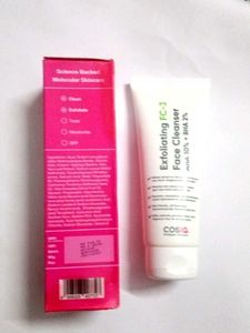 COSIQ Exfoliating Cleanser