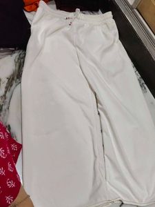A white cargo pant