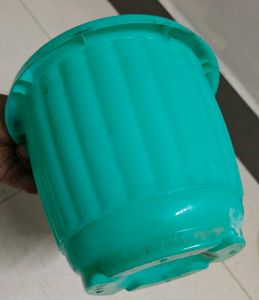 Plastic pots