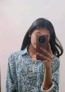 Abstract Teal &amp; White Crop Top