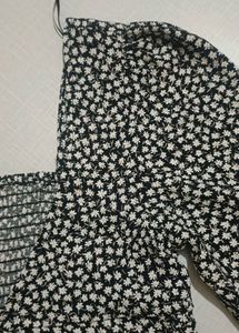H&amp;M Black Daisy Print Top