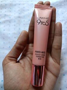 Laxme 9 to 5 foundation- Neutral Medium N220