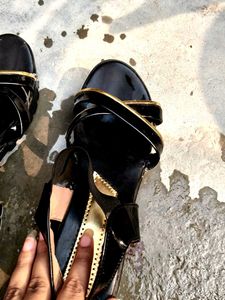 Stylish Black Flats