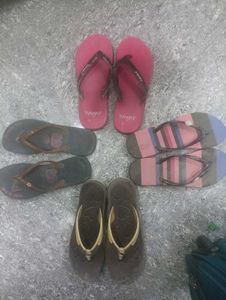Bathroom slippers (4 pairs)