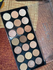 Manna Kadar Eyeshadow Palette