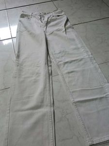 Off-white baggy jeans